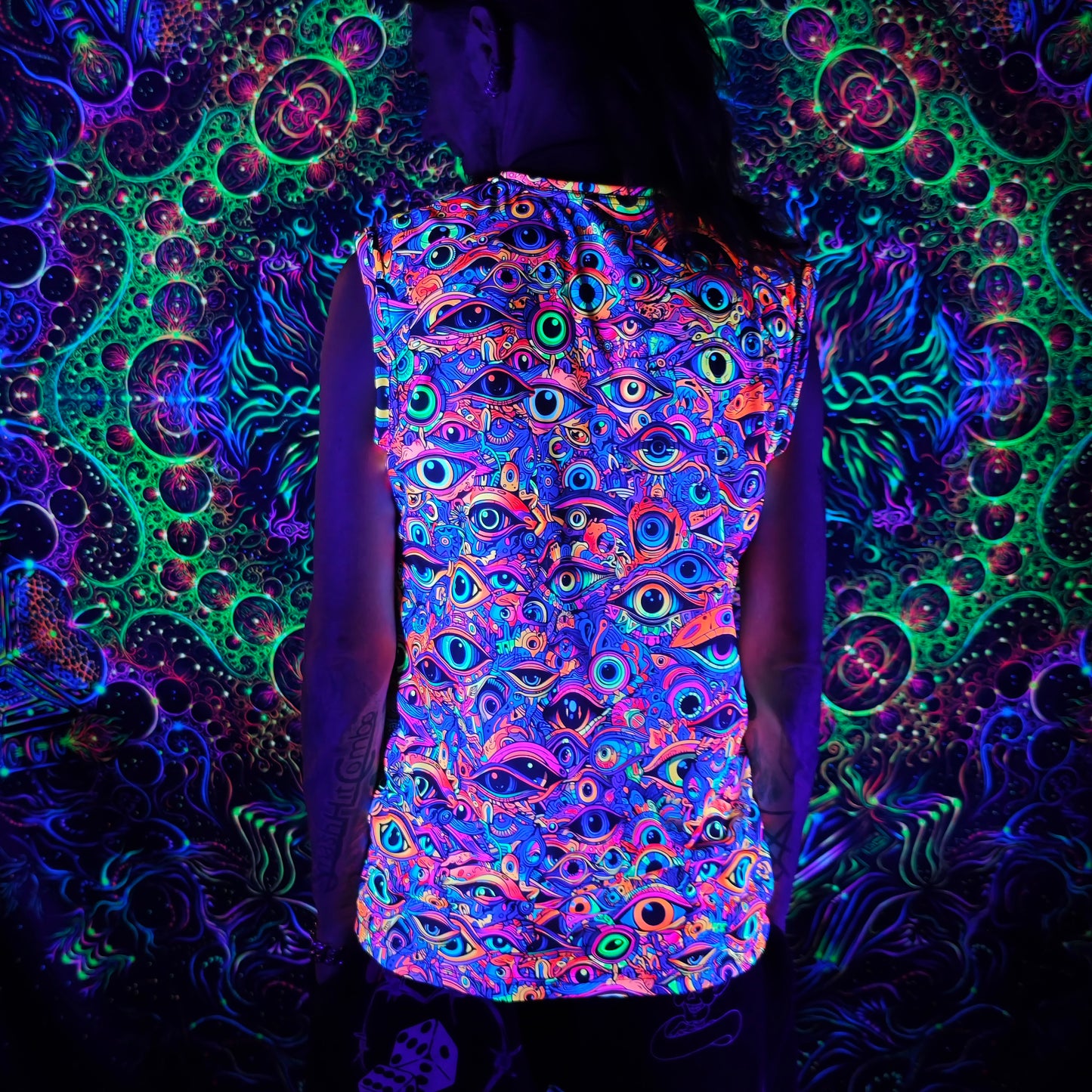 All eyes on me Sleeveless T-Shirt Blacklight UV active