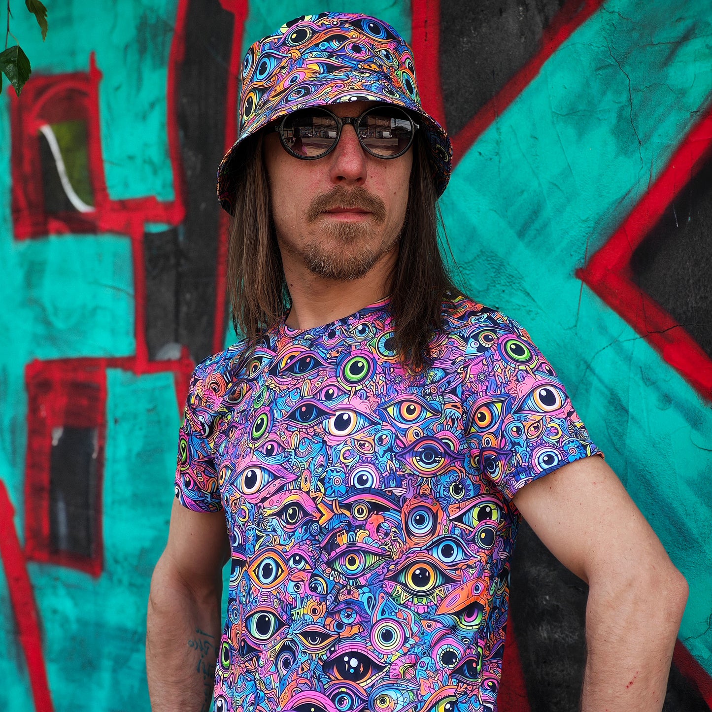 All eyes on me - Set of a Panama Hat and T-shirt UV Reactive