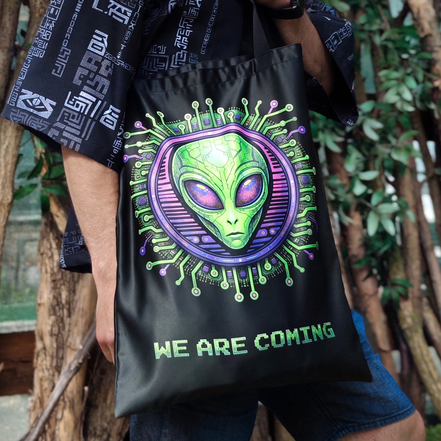 UFO Alien Blacklight UV active shopper bag