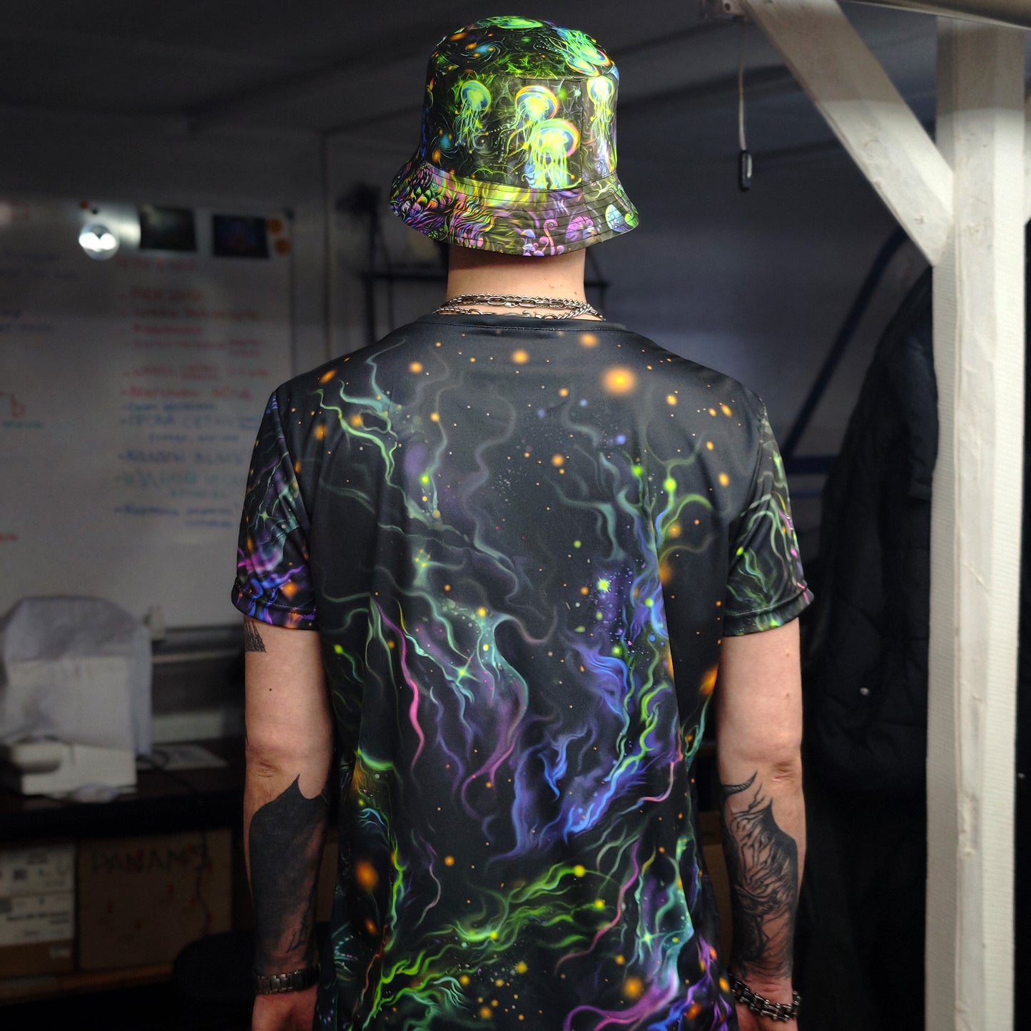 Jellyfish Set Consisting of a Panama Hat and T-shirt UV Reactive