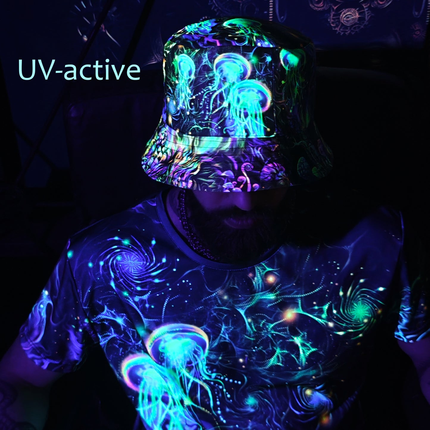 Jellyfish Set Consisting of a Panama Hat and T-shirt UV Reactive