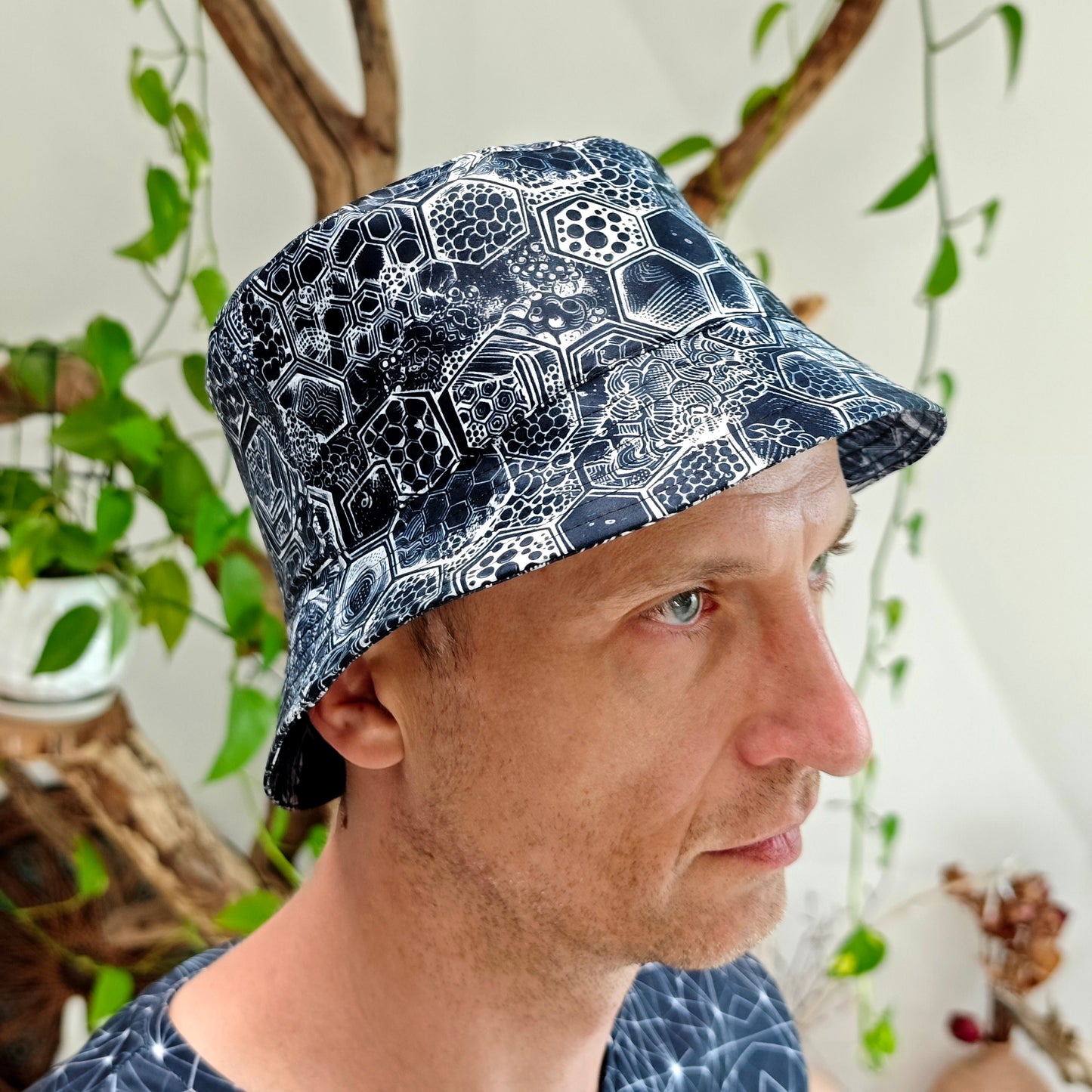 Honeycombs Panama, Blacklight UV active bucket hat